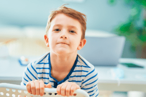 Tics, TOC, angoisses chez l'enfant : comment l'hypnose peut-elle aider au quotidien ?